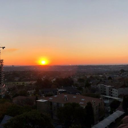 Sandton Skye Suites Йоханесбург Екстериор снимка
