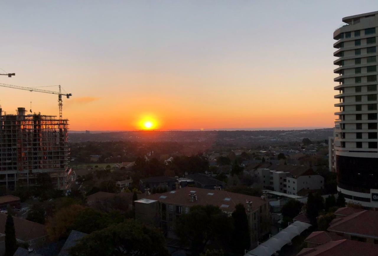 Sandton Skye Suites Йоханесбург Екстериор снимка